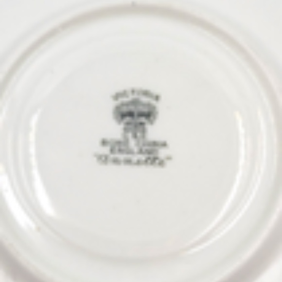 Vintage Victoria C&E “Annette”Teacups and Saucers (4) with Cookie Plate (1) - Picture 3 of 9